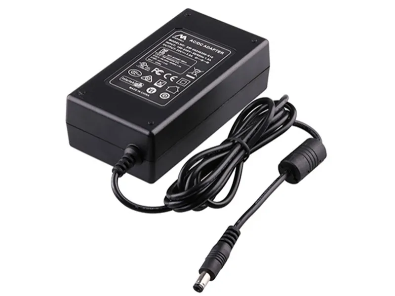 Universeller AC/DC-Netzadapter